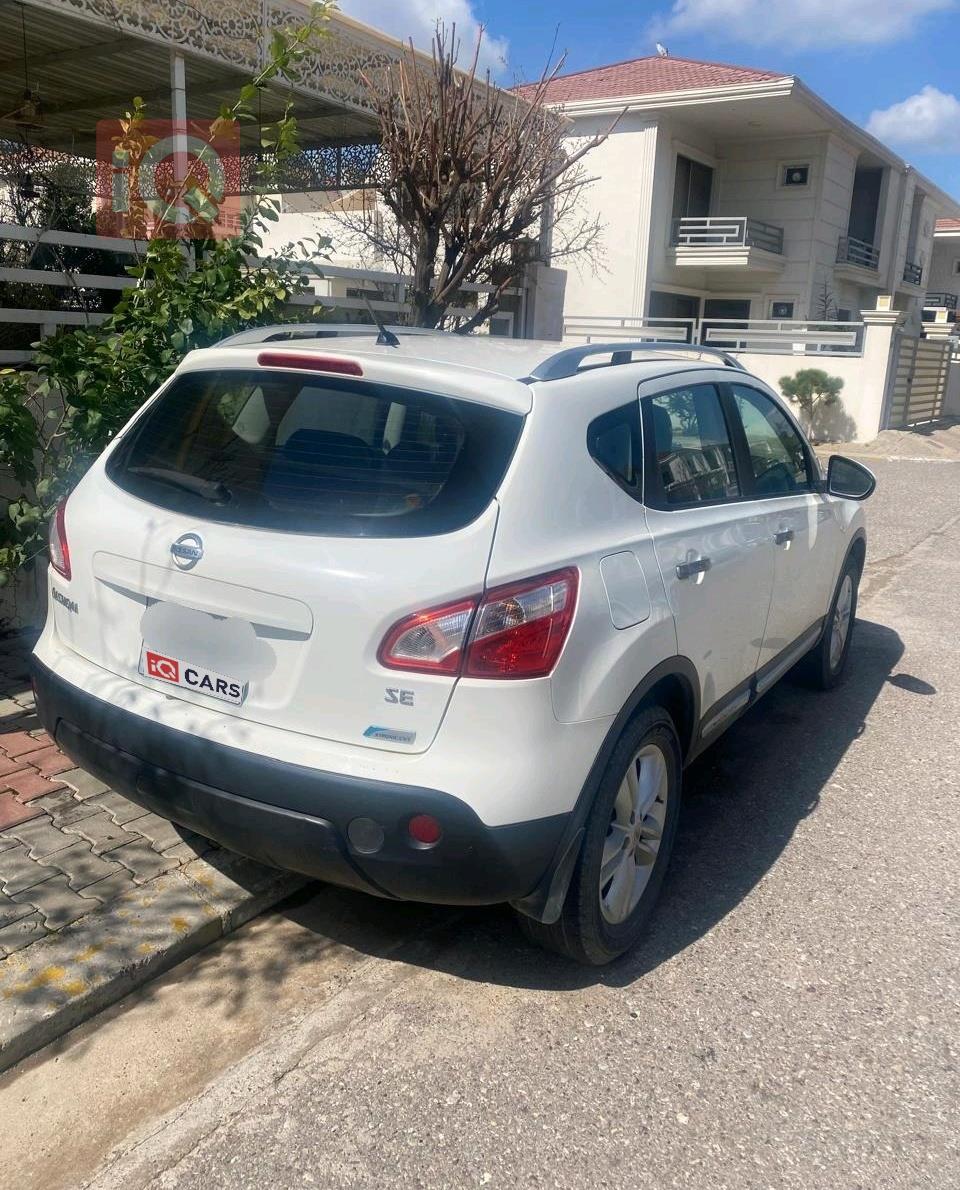 نيسان قاشقاي